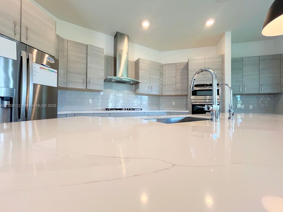 出租: $6,200 (4 贝兹, 3 浴室, 2378 平方英尺)