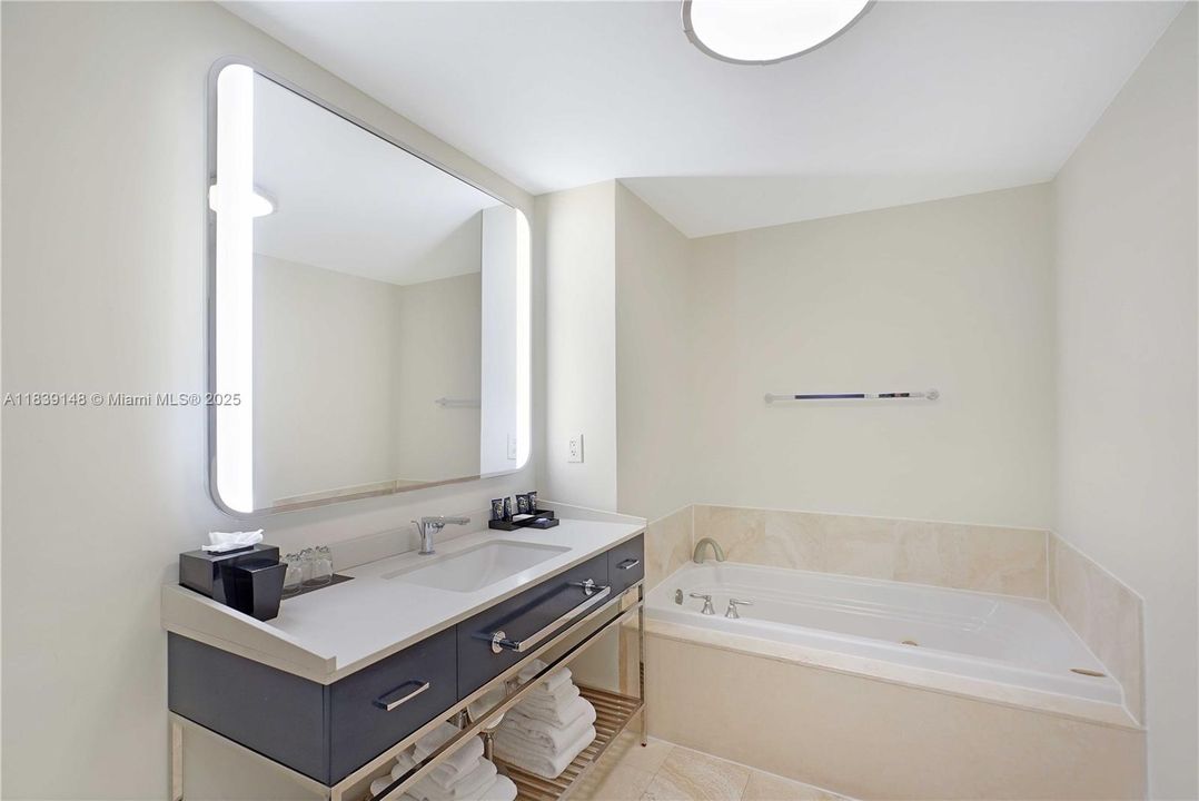 Vendido Recientemente: $1,450,000 (1 camas, 2 baños, 1002 Pies cuadrados)