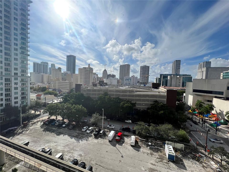 For Sale: $349,000 (1 beds, 1 baths, 685 Square Feet)