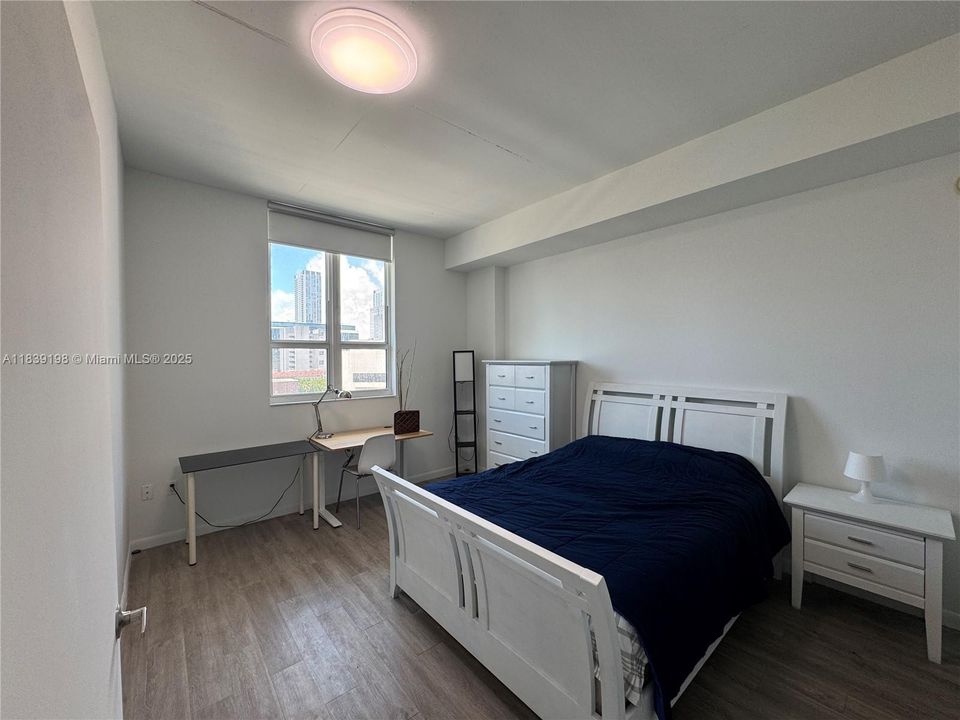 For Sale: $349,000 (1 beds, 1 baths, 685 Square Feet)