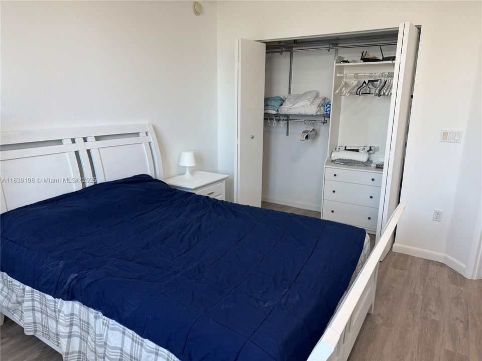 For Sale: $349,000 (1 beds, 1 baths, 685 Square Feet)