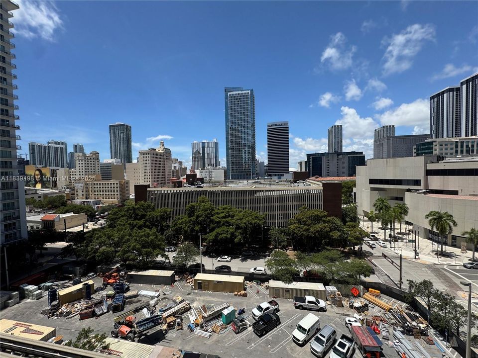 For Sale: $349,000 (1 beds, 1 baths, 685 Square Feet)