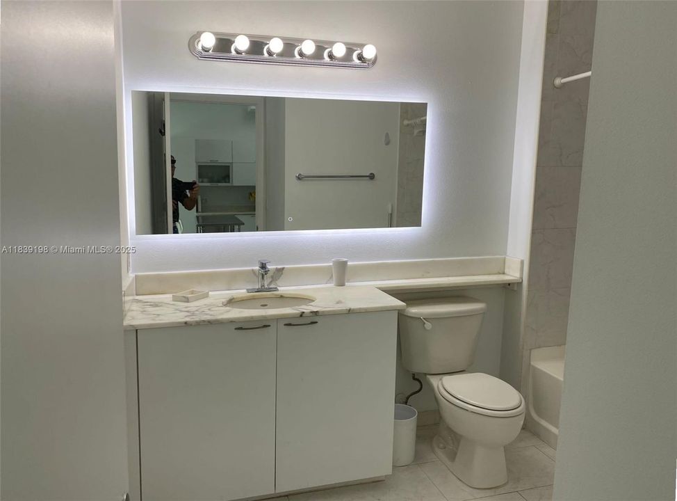 For Sale: $349,000 (1 beds, 1 baths, 685 Square Feet)