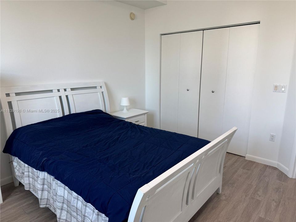 For Sale: $349,000 (1 beds, 1 baths, 685 Square Feet)