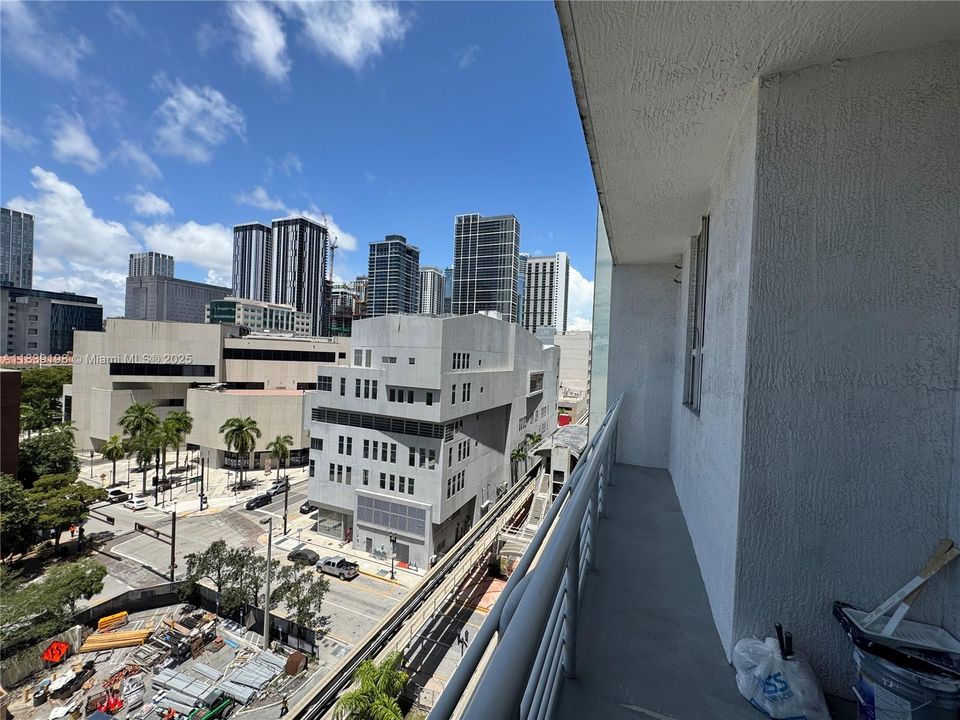 For Sale: $349,000 (1 beds, 1 baths, 685 Square Feet)