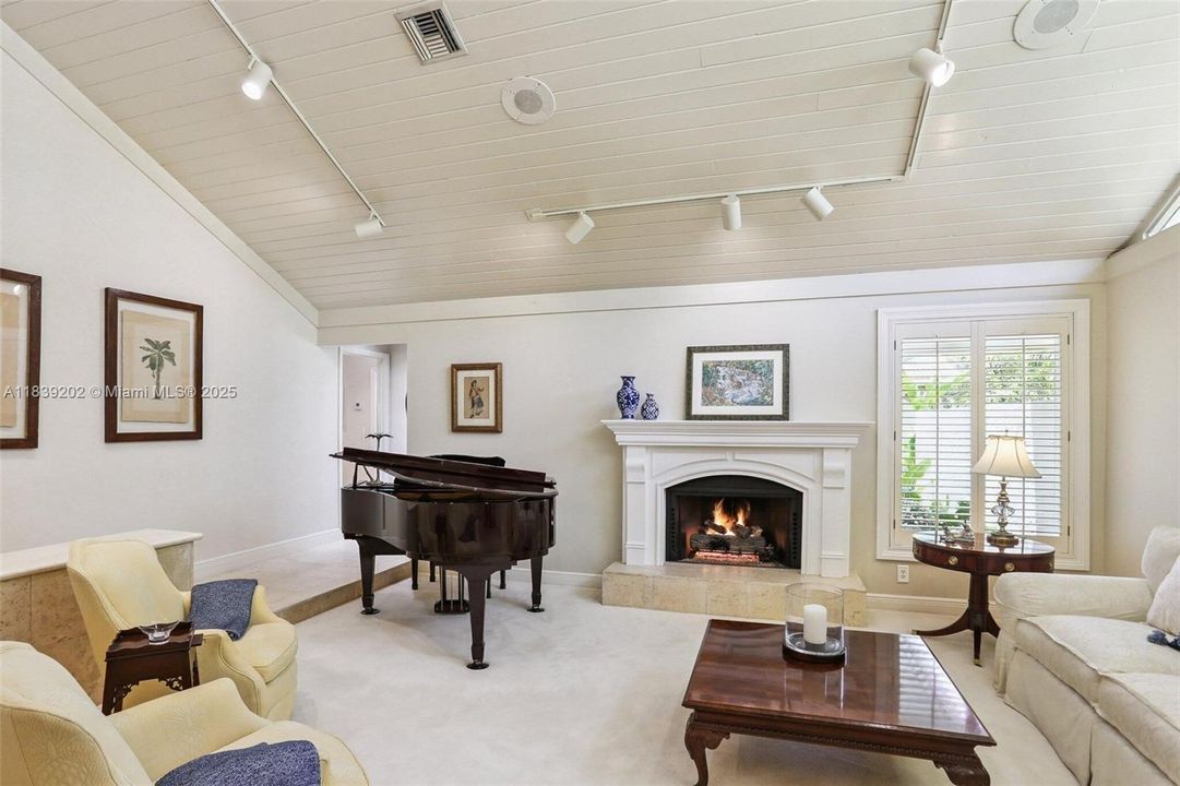 For Sale: $2,200,000 (5 beds, 3 baths, 3734 Square Feet)