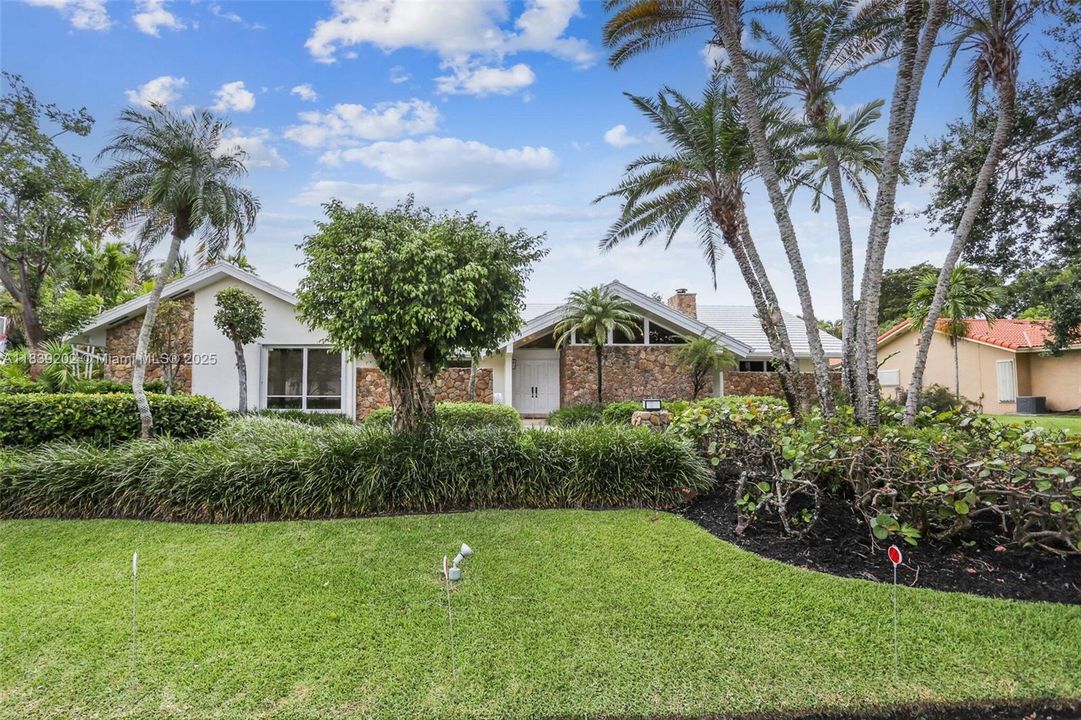 For Sale: $2,200,000 (5 beds, 3 baths, 3734 Square Feet)