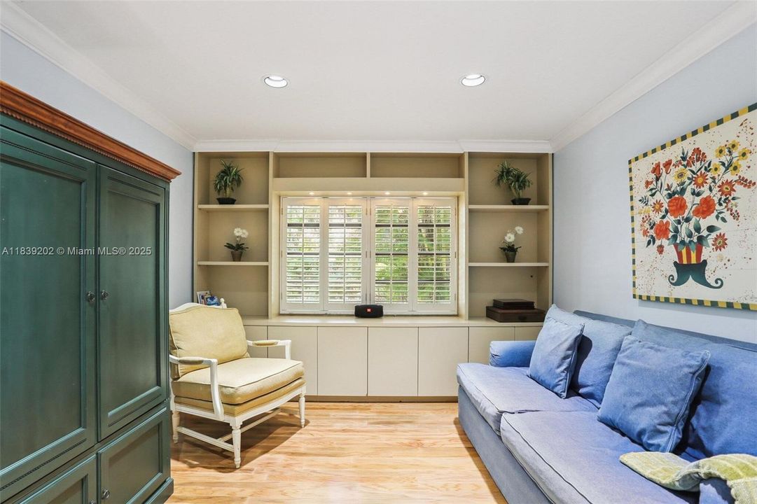 For Sale: $2,200,000 (5 beds, 3 baths, 3734 Square Feet)