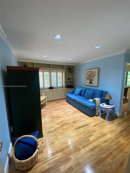 For Sale: $2,200,000 (5 beds, 3 baths, 3734 Square Feet)