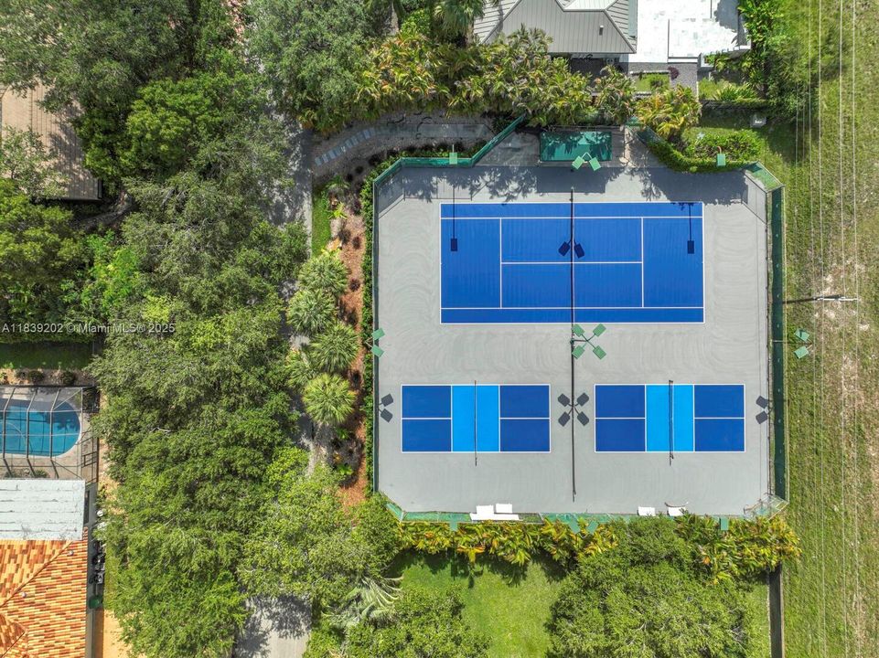 For Sale: $2,200,000 (5 beds, 3 baths, 3734 Square Feet)