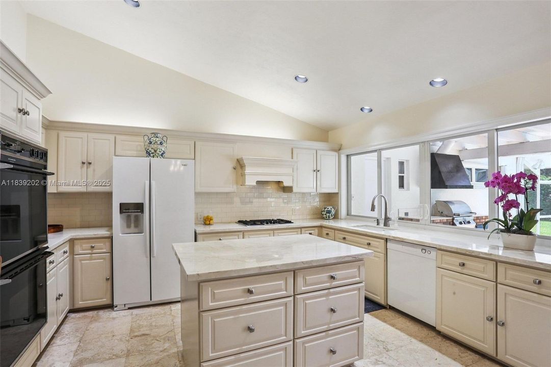 For Sale: $2,200,000 (5 beds, 3 baths, 3734 Square Feet)