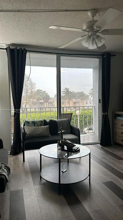 En Venta: $179,900 (2 camas, 2 baños, 960 Pies cuadrados)
