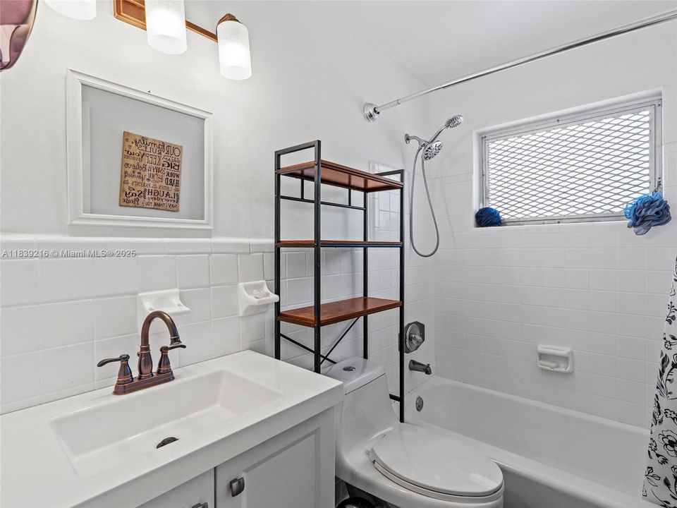 待售: $159,000 (0 贝兹, 1 浴室, 380 平方英尺)