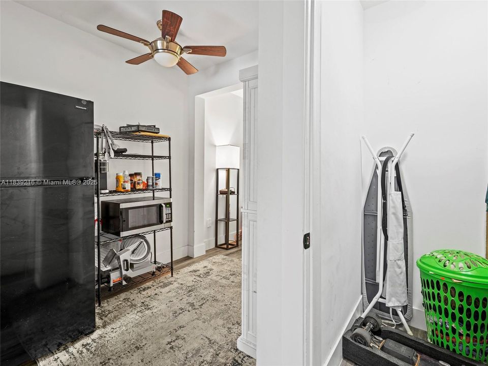 待售: $159,000 (0 贝兹, 1 浴室, 380 平方英尺)