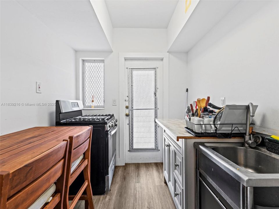 待售: $159,000 (0 贝兹, 1 浴室, 380 平方英尺)