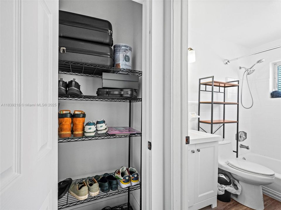 待售: $159,000 (0 贝兹, 1 浴室, 380 平方英尺)