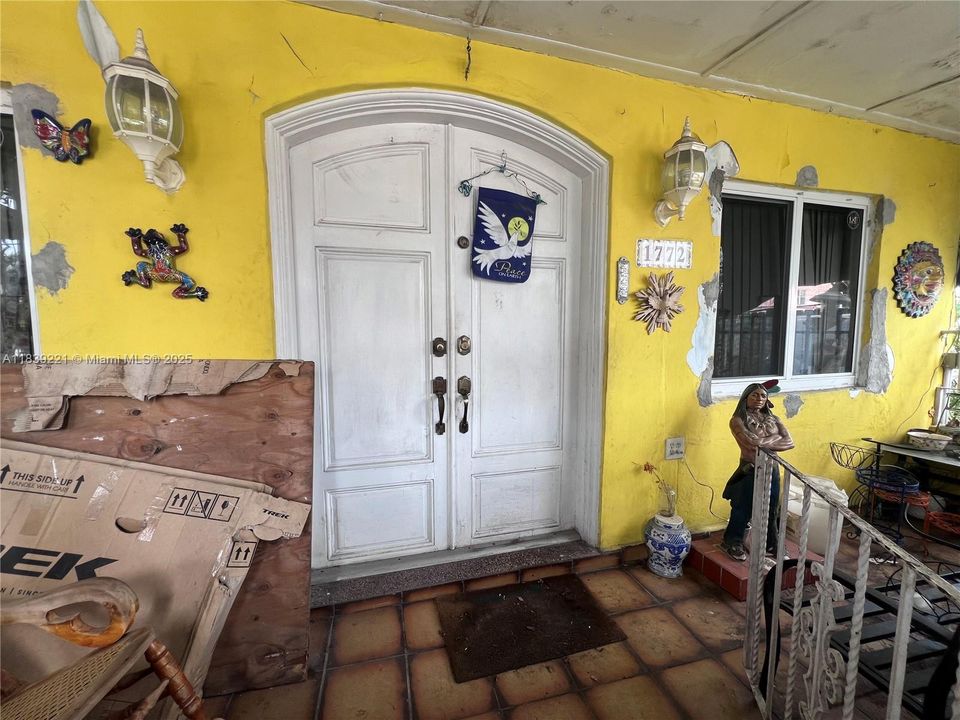 Active With Contract: $450,000 (2 beds, 3 baths, 4060 Square Feet)