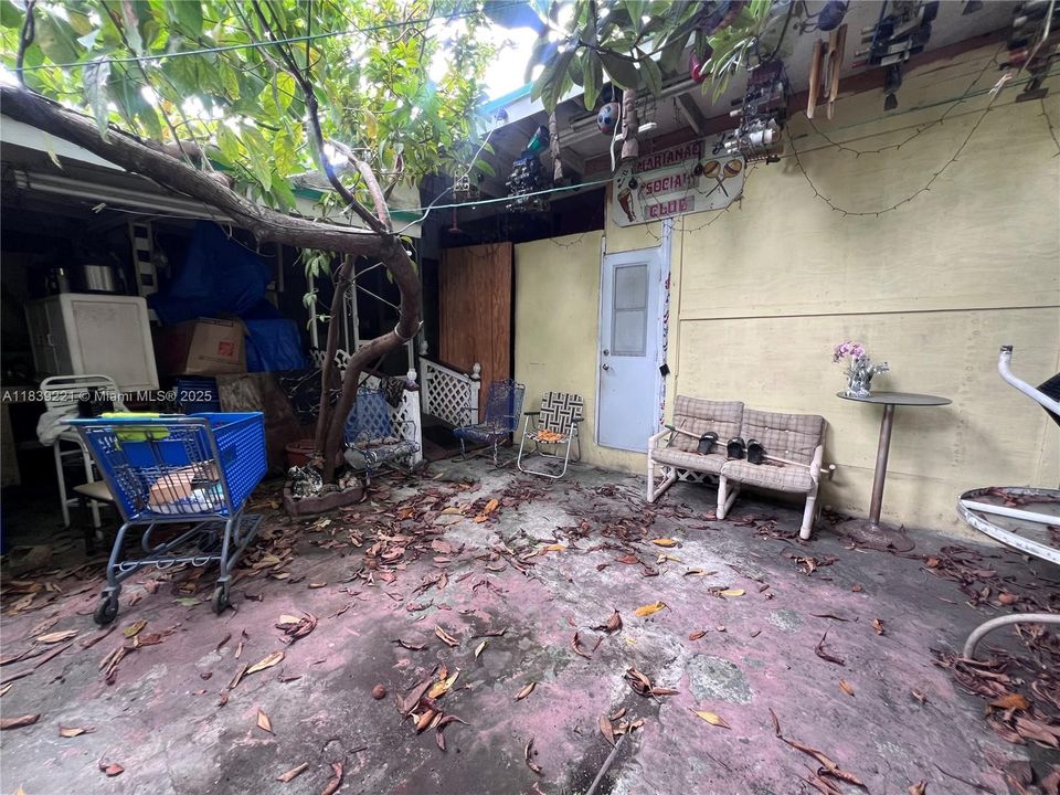 Active With Contract: $450,000 (2 beds, 3 baths, 4060 Square Feet)