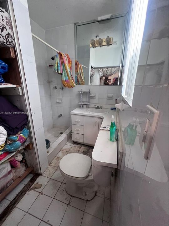 Active With Contract: $450,000 (2 beds, 3 baths, 4060 Square Feet)