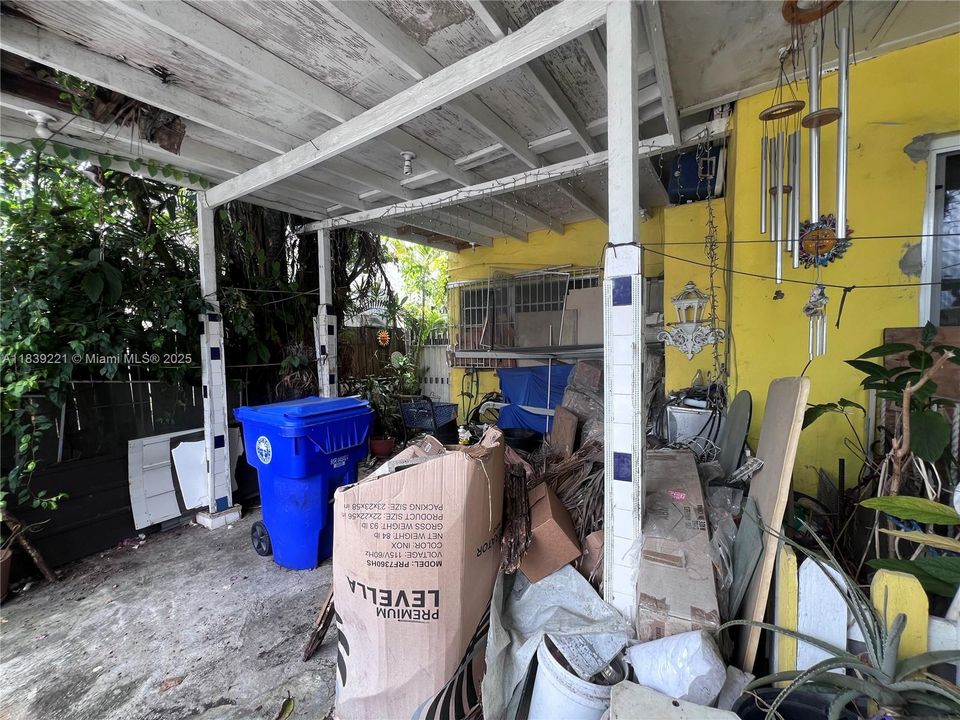 Active With Contract: $450,000 (2 beds, 3 baths, 4060 Square Feet)