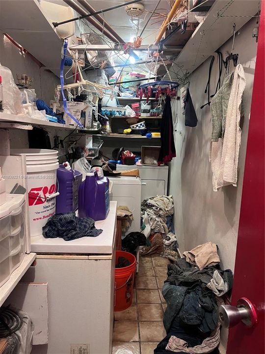 Active With Contract: $450,000 (2 beds, 3 baths, 4060 Square Feet)