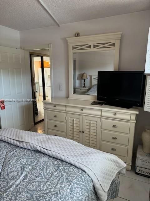 Vendido Recientemente: $100,000 (2 camas, 2 baños, 930 Pies cuadrados)