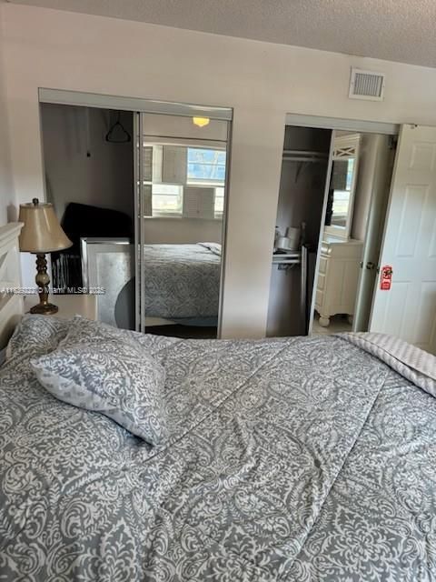 Vendido Recientemente: $100,000 (2 camas, 2 baños, 930 Pies cuadrados)