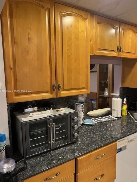 Vendido Recientemente: $100,000 (2 camas, 2 baños, 930 Pies cuadrados)