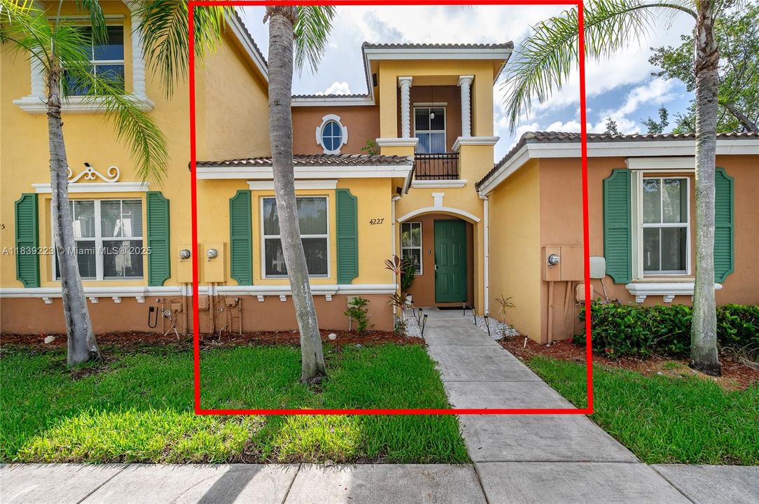 Недавно продано: $349,000 (3 спален, 3 ванн, 1428 Квадратных фут)