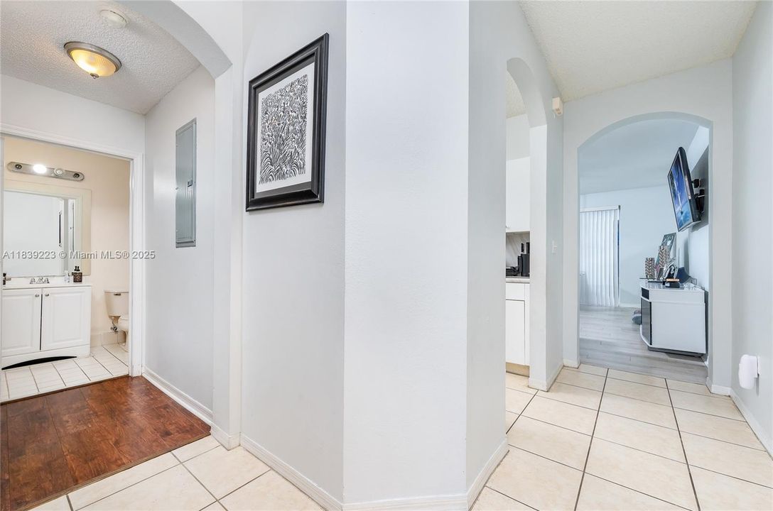 Недавно продано: $349,000 (3 спален, 3 ванн, 1428 Квадратных фут)