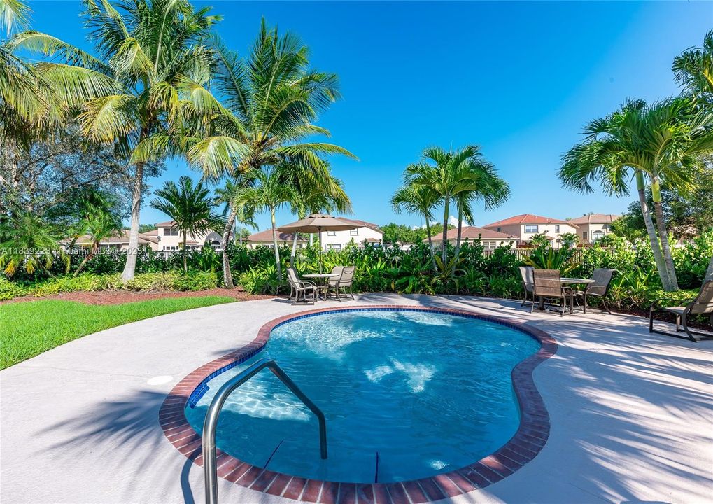 Недавно продано: $349,000 (3 спален, 3 ванн, 1428 Квадратных фут)