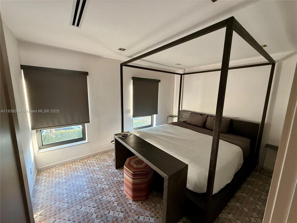 For Sale: $898,000 (2 beds, 2 baths, 1482 Square Feet)