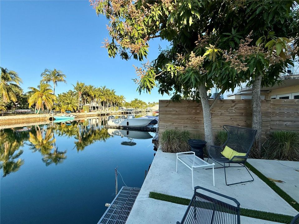 For Sale: $898,000 (2 beds, 2 baths, 1482 Square Feet)