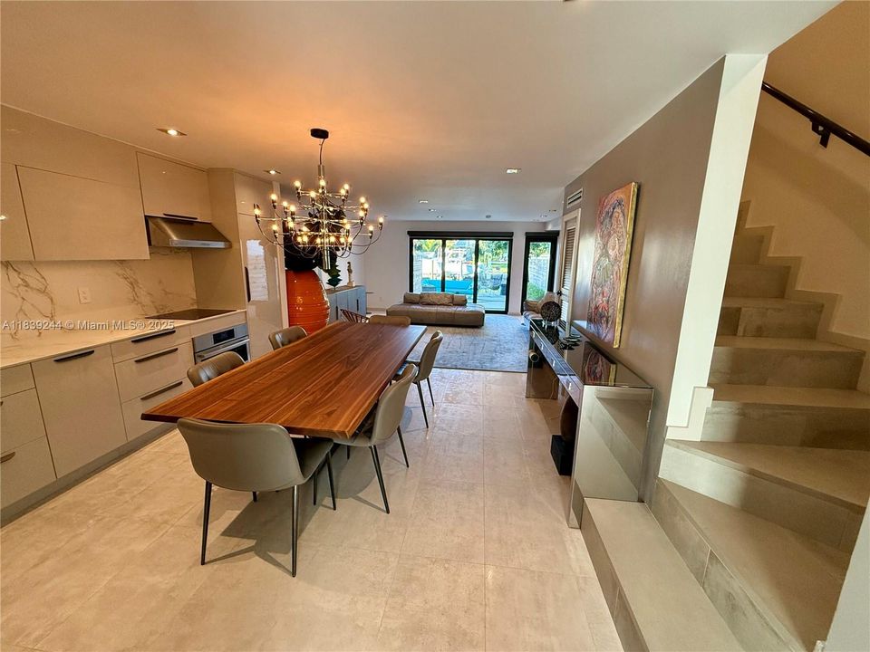 For Sale: $898,000 (2 beds, 2 baths, 1482 Square Feet)