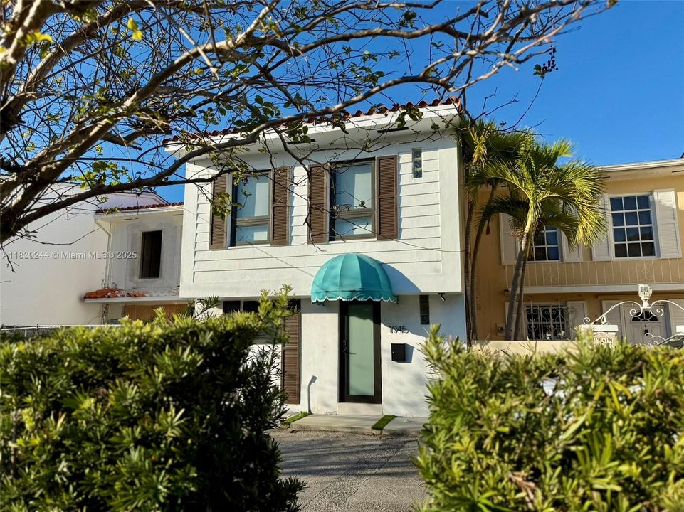 For Sale: $898,000 (2 beds, 2 baths, 1482 Square Feet)