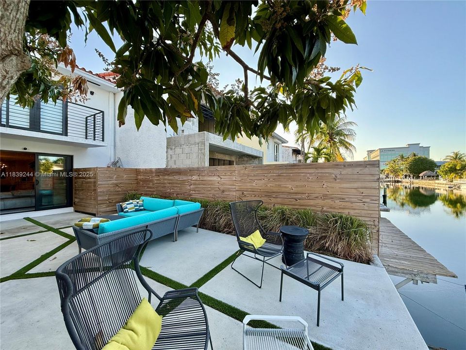 For Sale: $898,000 (2 beds, 2 baths, 1482 Square Feet)