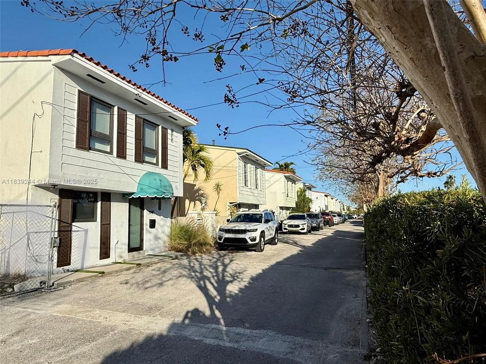 For Sale: $898,000 (2 beds, 2 baths, 1482 Square Feet)