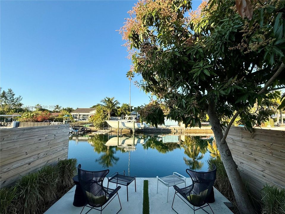 For Sale: $898,000 (2 beds, 2 baths, 1482 Square Feet)