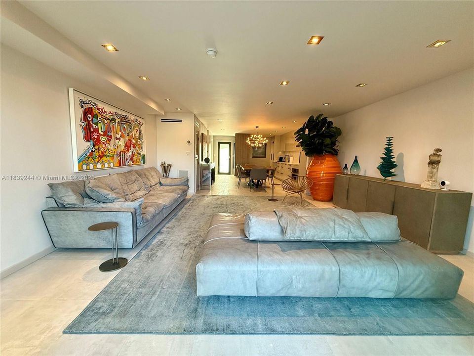 For Sale: $898,000 (2 beds, 2 baths, 1482 Square Feet)