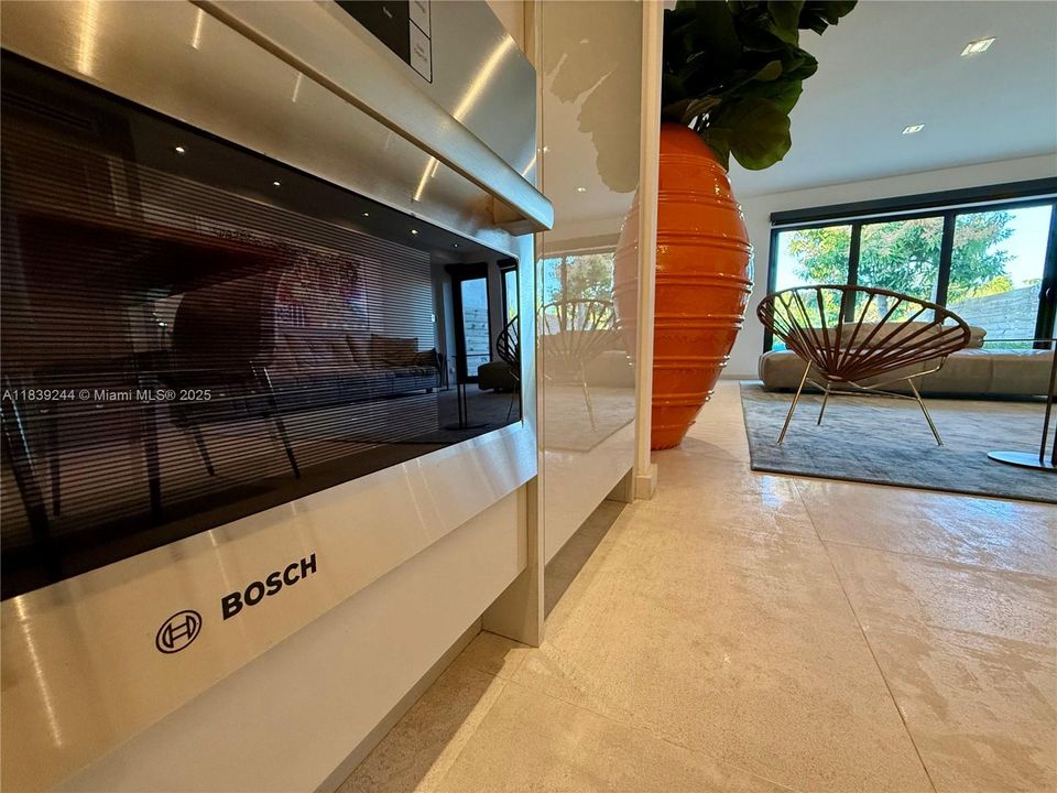 For Sale: $898,000 (2 beds, 2 baths, 1482 Square Feet)