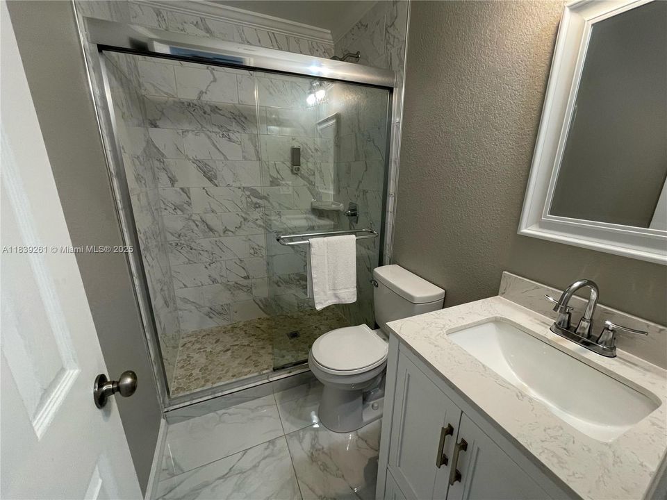 待售: $849,000 (0 贝兹, 0 浴室, 2400 平方英尺)