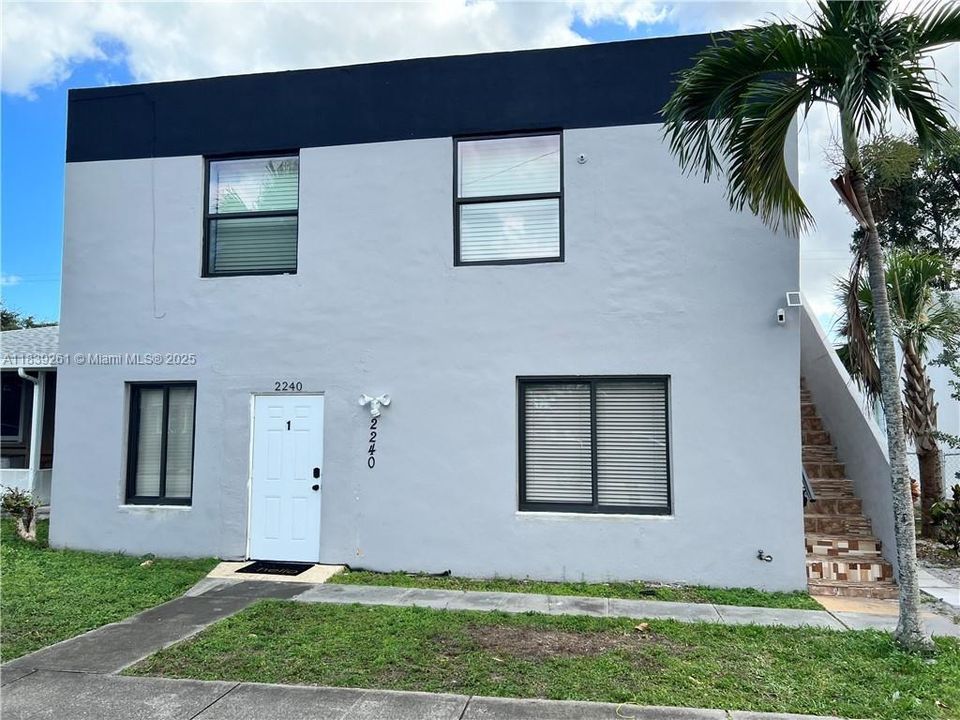 待售: $849,000 (0 贝兹, 0 浴室, 2400 平方英尺)