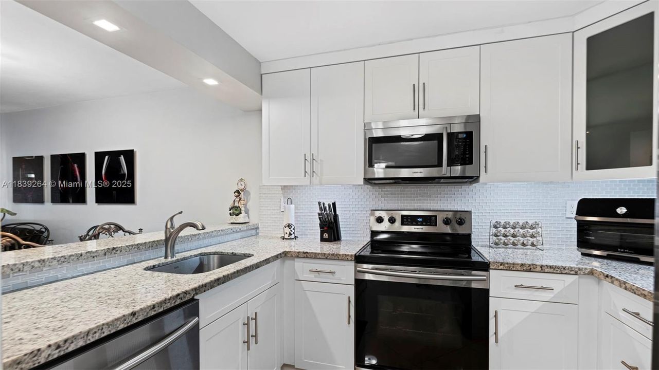 待售: $329,999 (2 贝兹, 2 浴室, 850 平方英尺)