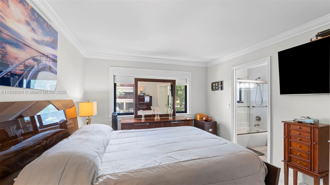 待售: $329,999 (2 贝兹, 2 浴室, 850 平方英尺)