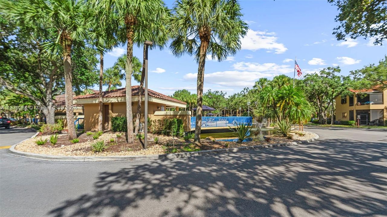 待售: $329,999 (2 贝兹, 2 浴室, 850 平方英尺)