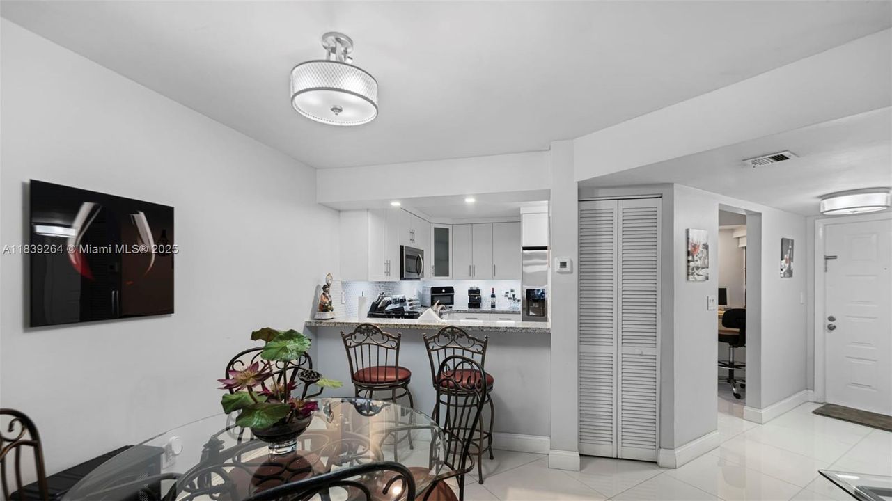 待售: $329,999 (2 贝兹, 2 浴室, 850 平方英尺)