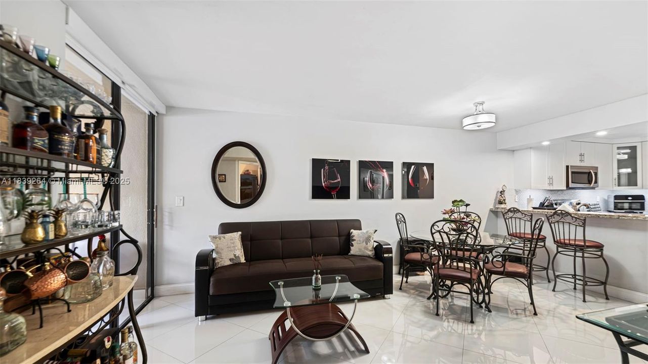 待售: $329,999 (2 贝兹, 2 浴室, 850 平方英尺)