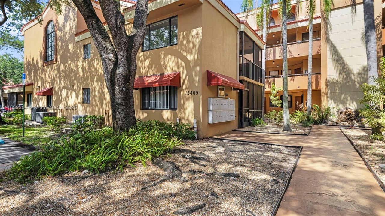 待售: $329,999 (2 贝兹, 2 浴室, 850 平方英尺)