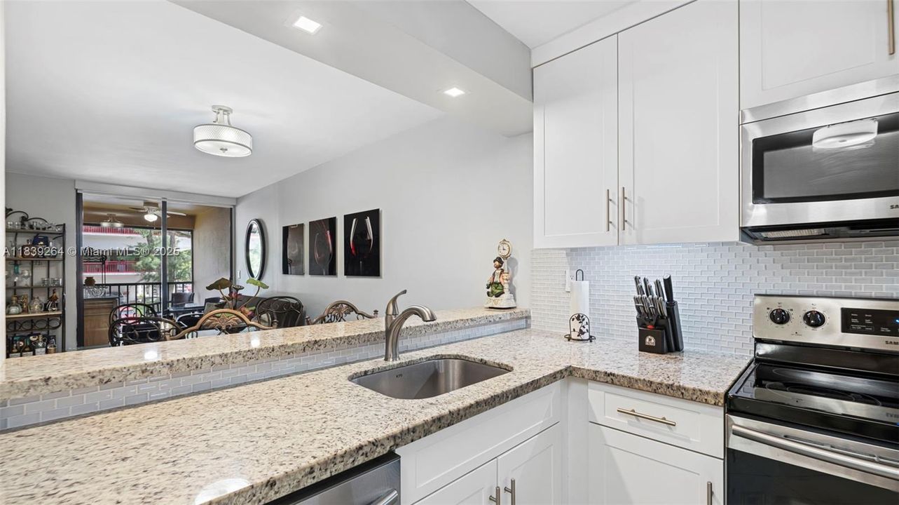 待售: $329,999 (2 贝兹, 2 浴室, 850 平方英尺)