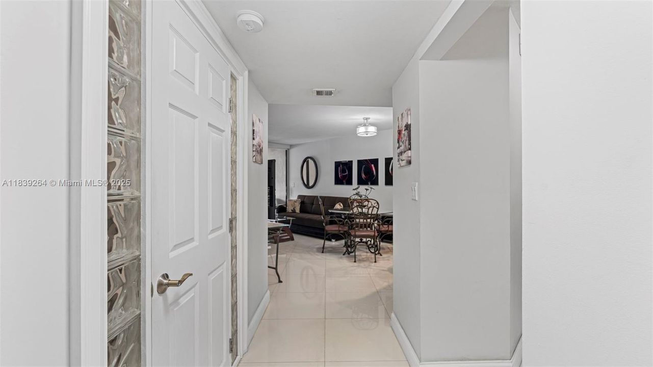 待售: $329,999 (2 贝兹, 2 浴室, 850 平方英尺)